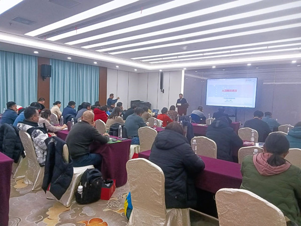 無錫市社區(qū)商會(huì)——勤新商會(huì)攜手正睿咨詢集團(tuán)為企業(yè)家賦能充電！