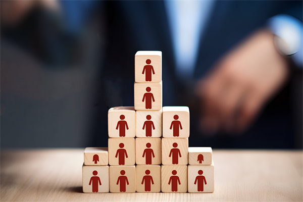 企業(yè)的發(fā)展戰(zhàn)略不僅僅是老板一個人的問題，還有誰？