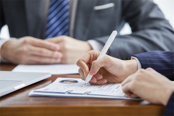招聘新趨勢：企業(yè)如何精準定位并吸引頂尖人才？