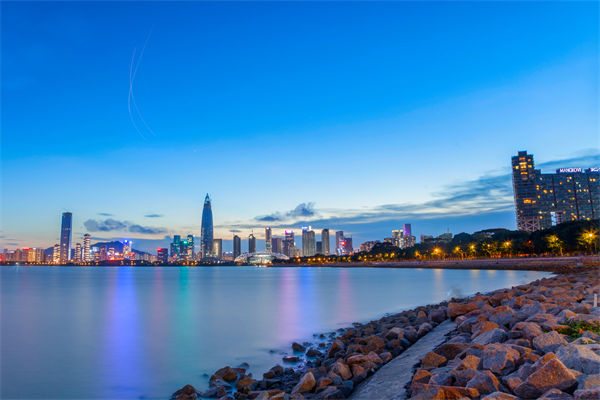 深圳戰(zhàn)略咨詢(xún)公司如何幫助企業(yè)制定長(zhǎng)遠(yuǎn)發(fā)展藍(lán)圖？