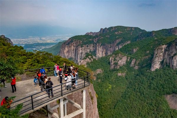 臺州戰(zhàn)略咨詢公司如何為企業(yè)定制長遠(yuǎn)發(fā)展戰(zhàn)略？