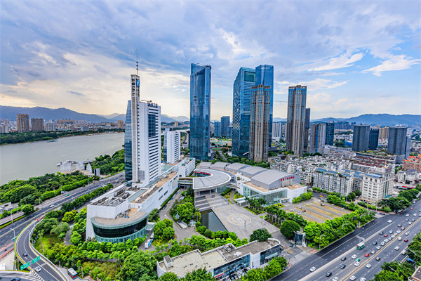 企業(yè)如何借助福州咨詢公司把握市場(chǎng)趨勢(shì)與機(jī)遇？