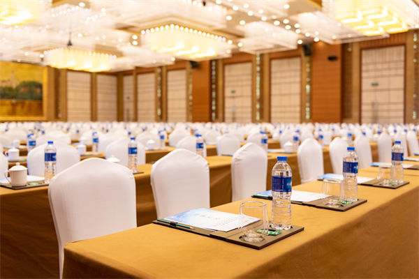兩會(huì)熱議破解企業(yè)“生長(zhǎng)痛”，對(duì)企業(yè)戰(zhàn)略管理有何啟示？