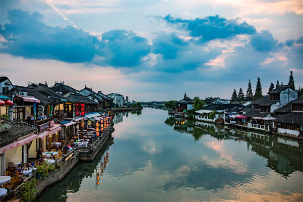 以文化賦能經(jīng)濟(jì)社會(huì)發(fā)展，企業(yè)營(yíng)銷管理對(duì)此有何啟發(fā)？