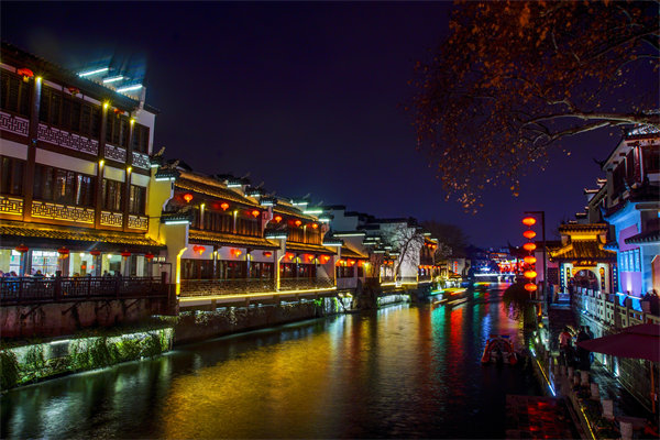 企業(yè)發(fā)展陷入瓶頸，南京戰(zhàn)略咨詢公司如何定制破局突圍方案？