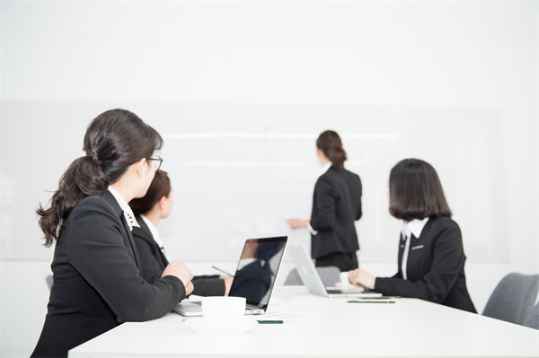 員工培訓(xùn)無(wú)效、成長(zhǎng)慢，人力資源管理怎樣定制高效方案？
