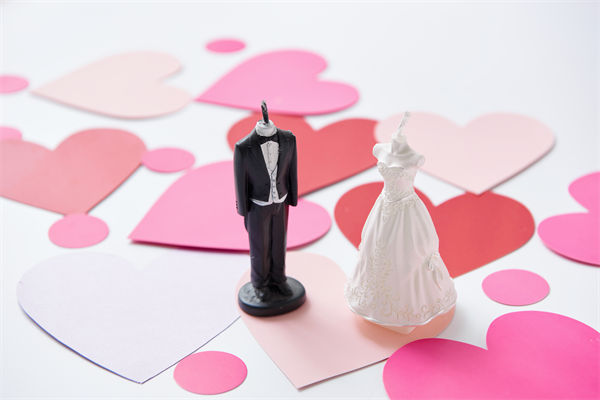 5月10日起結(jié)婚離婚不需要戶口本，人力資源怎么看？