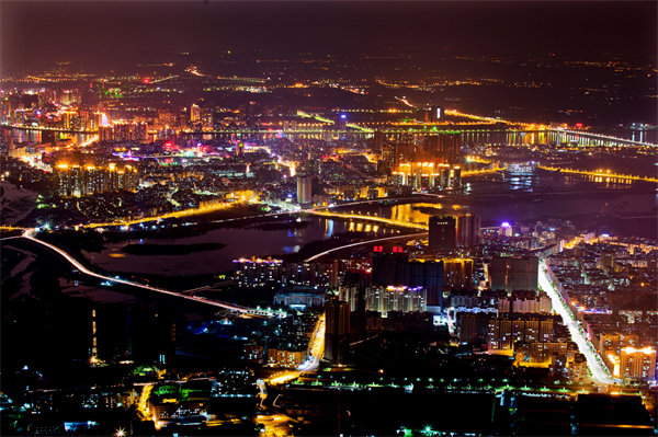 清遠(yuǎn)戰(zhàn)略咨詢公司洞察市場，如何精準(zhǔn)為企業(yè)定位發(fā)展方向？